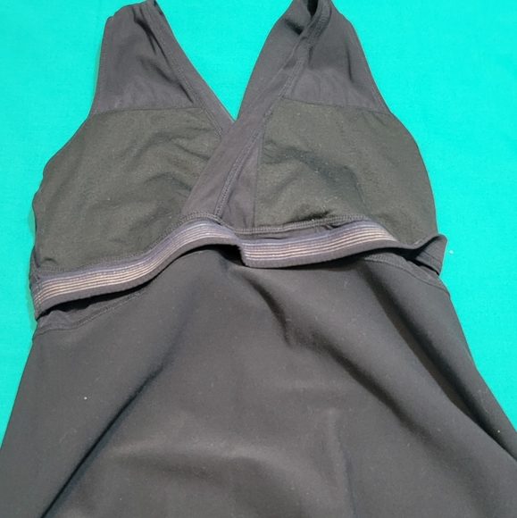 EUC LIKE NEW LULULEMON ATHLETIC TOP - Picture 12 of 12